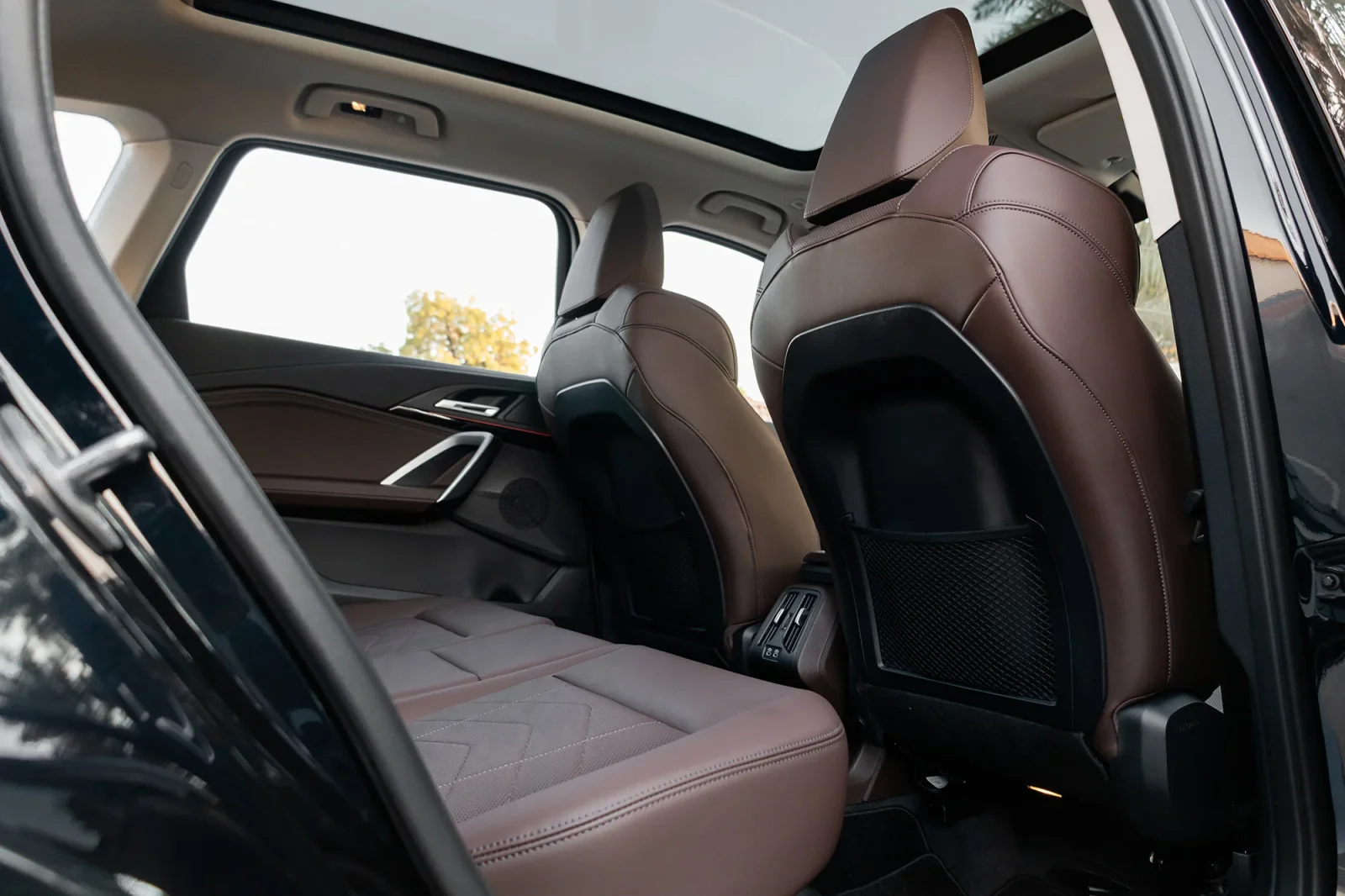 Alquiler BMW X1  Negro 2024 en Abu Dabi - 8 