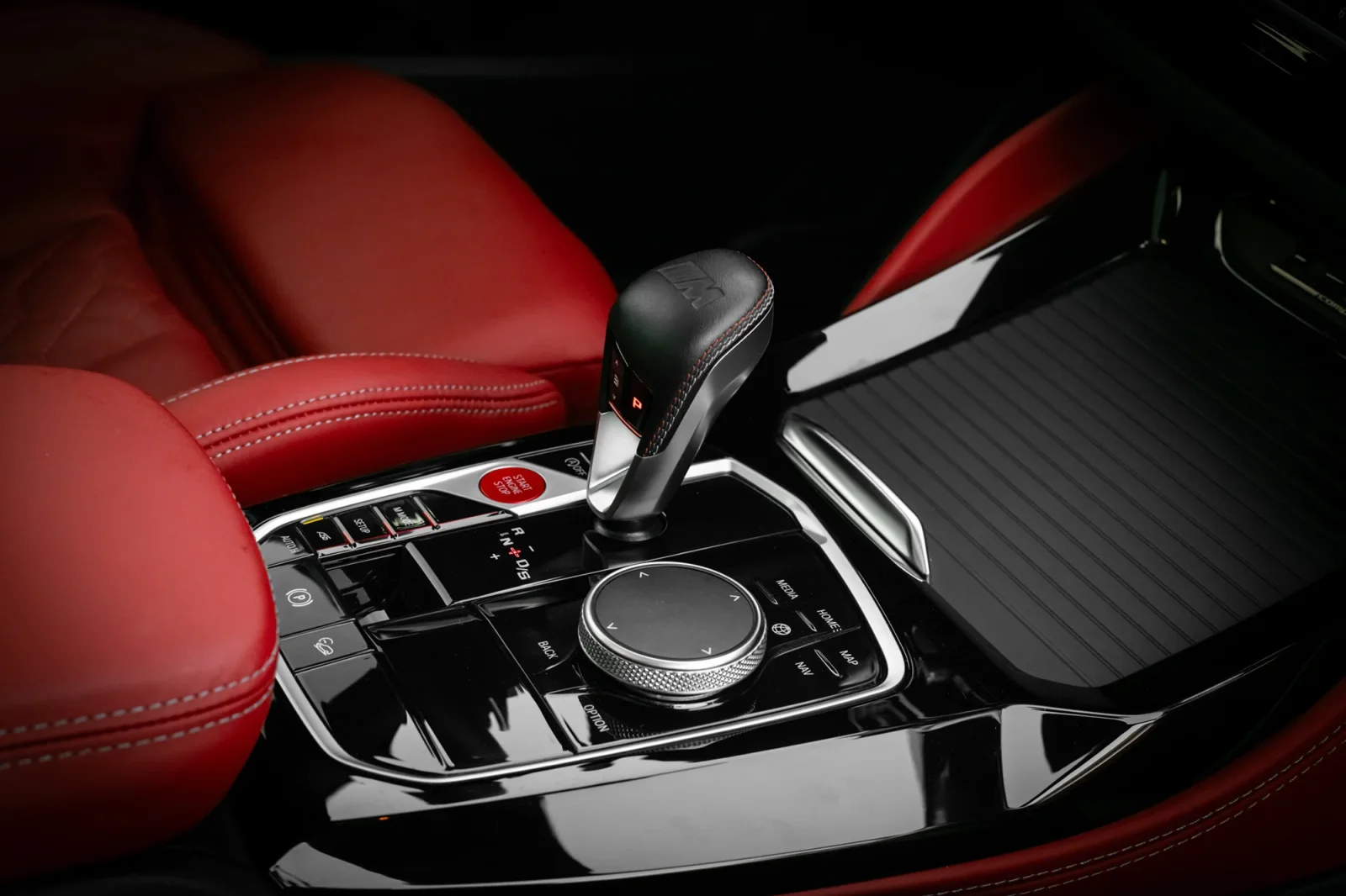 Kiralık BMW X3 M Competition Siyah 2023 içinde Abu Dhabi - 6 