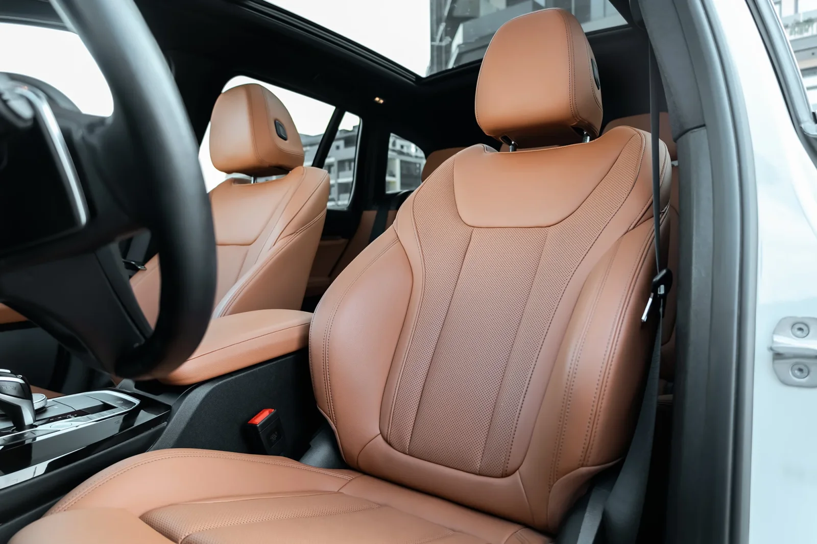 Rent BMW X3  White 2022 in Abu Dhabi - 4 