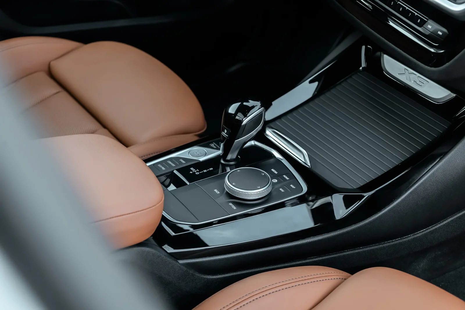 Rent BMW X3  White 2022 in Abu Dhabi - 8 