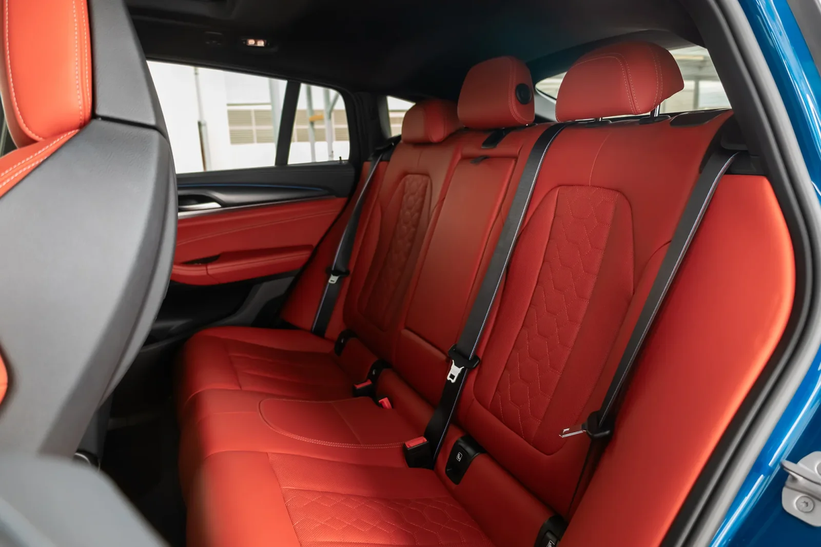 Loyer BMW X4 M Competition Bleu 2022 en Abou Dabi - 11 