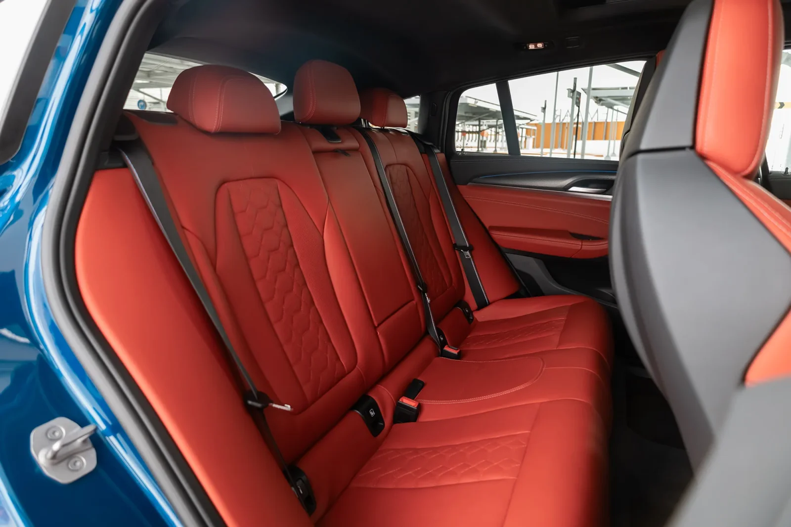 Loyer BMW X4 M Competition Bleu 2022 en Abou Dabi - 7 