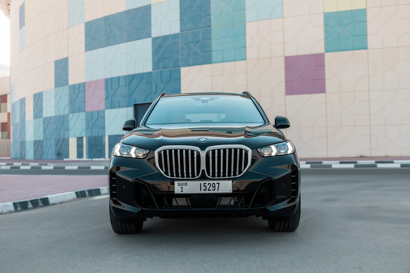 Huren BMW X5 40i M-Sport Zwart 2025 in Abu Dhabi - 2 