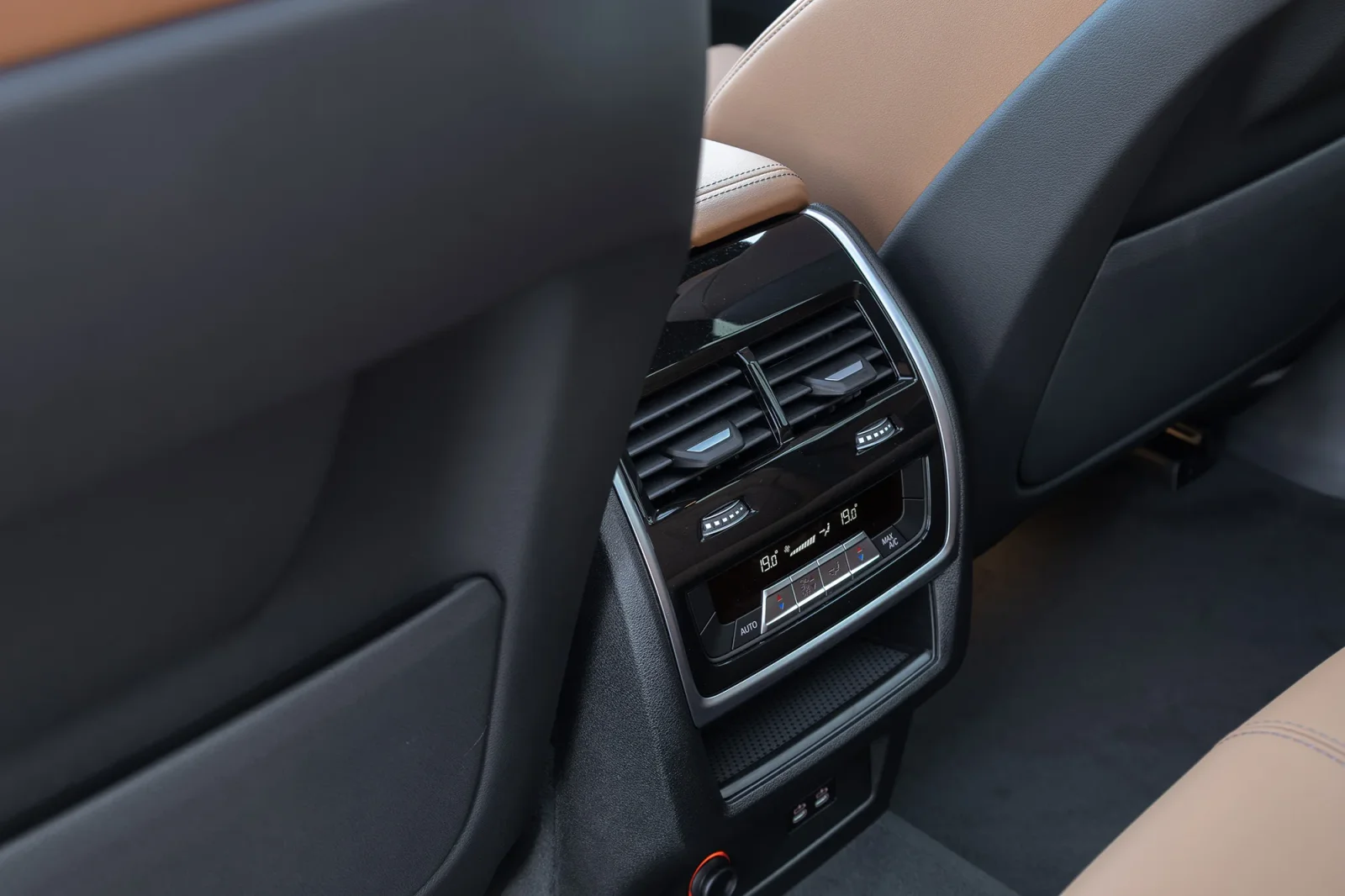 Huren BMW X5 40i M-Sport Zwart 2025 in Abu Dhabi - 7 