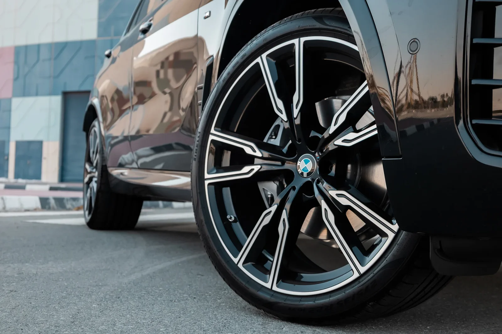 Huren BMW X5 40i M-Sport Zwart 2025 in Abu Dhabi - 12 