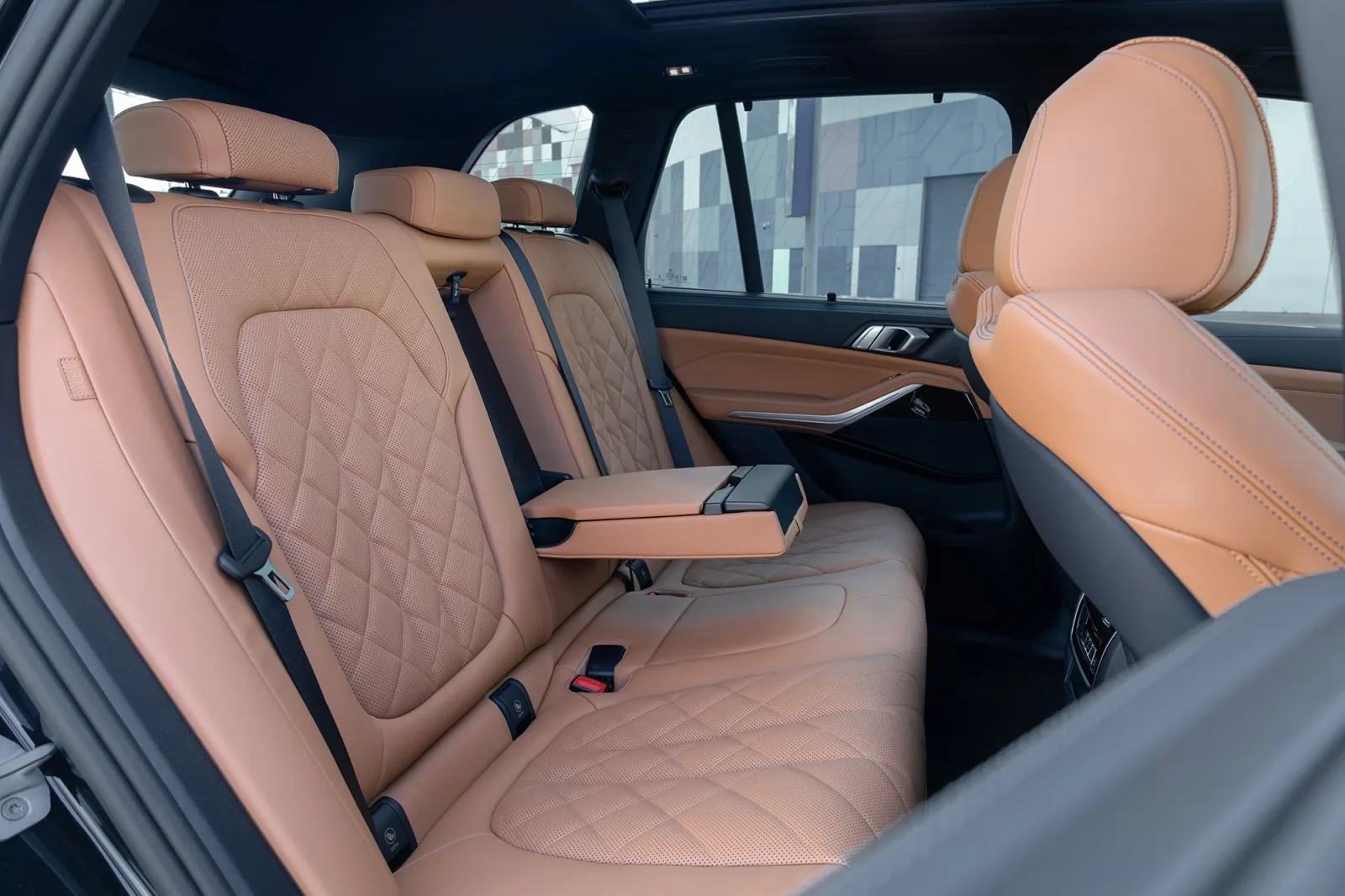 Huren BMW X5 40i M-Sport Zwart 2025 in Abu Dhabi - 9 