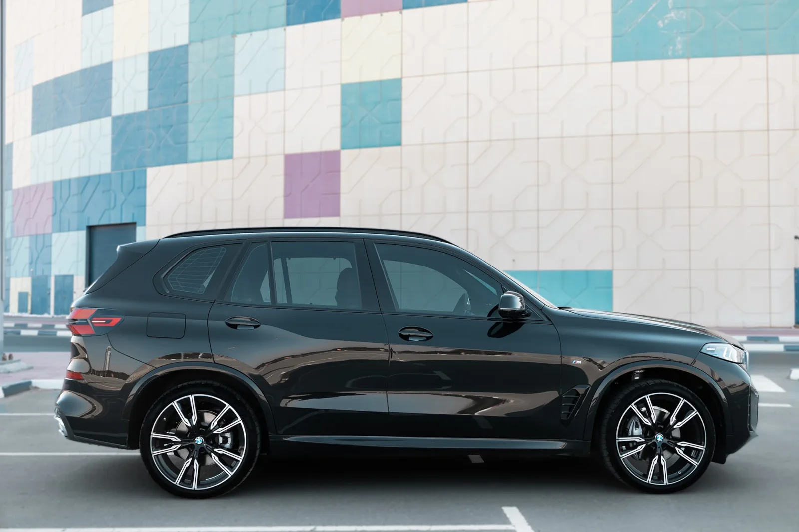 Huren BMW X5 40i M-Sport Zwart 2025 in Abu Dhabi - 11 