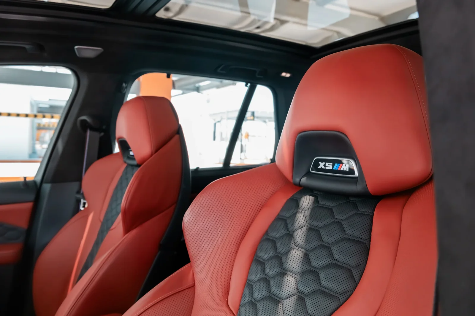 Kiralık BMW X5 M Competition Mavi 2023 içinde Abu Dhabi - 10 