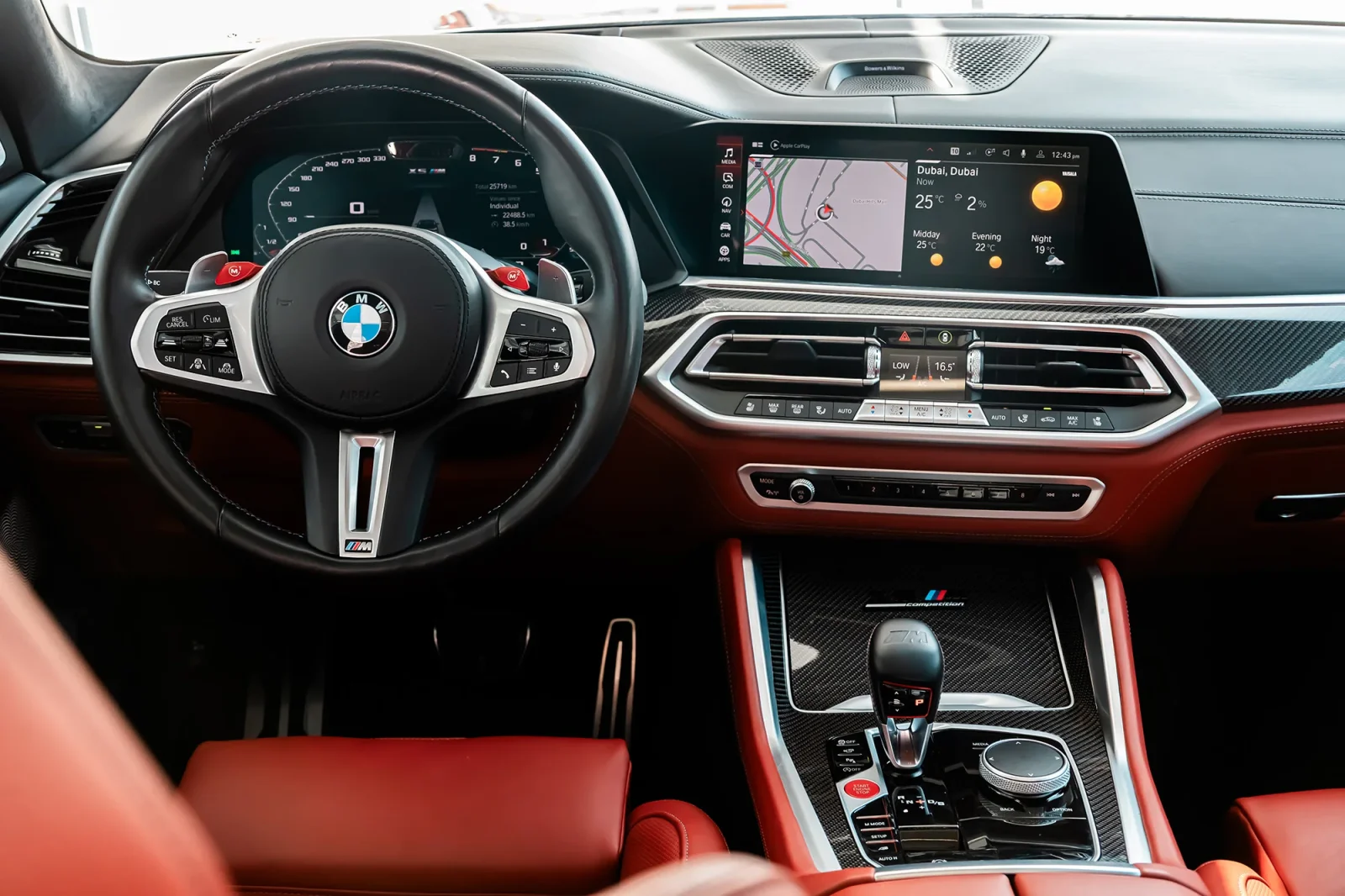 Kiralık BMW X5 M Competition Mavi 2023 içinde Abu Dhabi - 11 