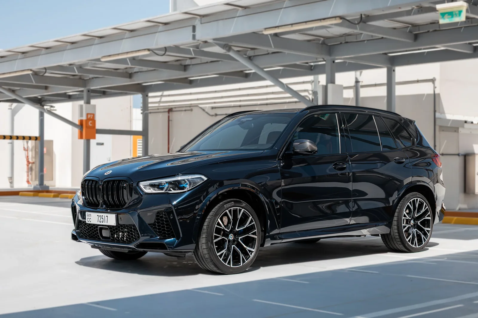 Kiralık BMW X5 M Competition Mavi 2023 içinde Abu Dhabi - 14 