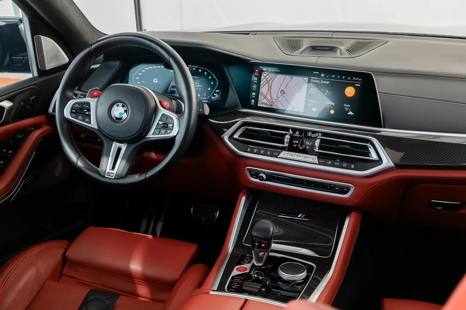 Kiralık BMW X5 M Competition Mavi 2023 içinde Abu Dhabi - 3 