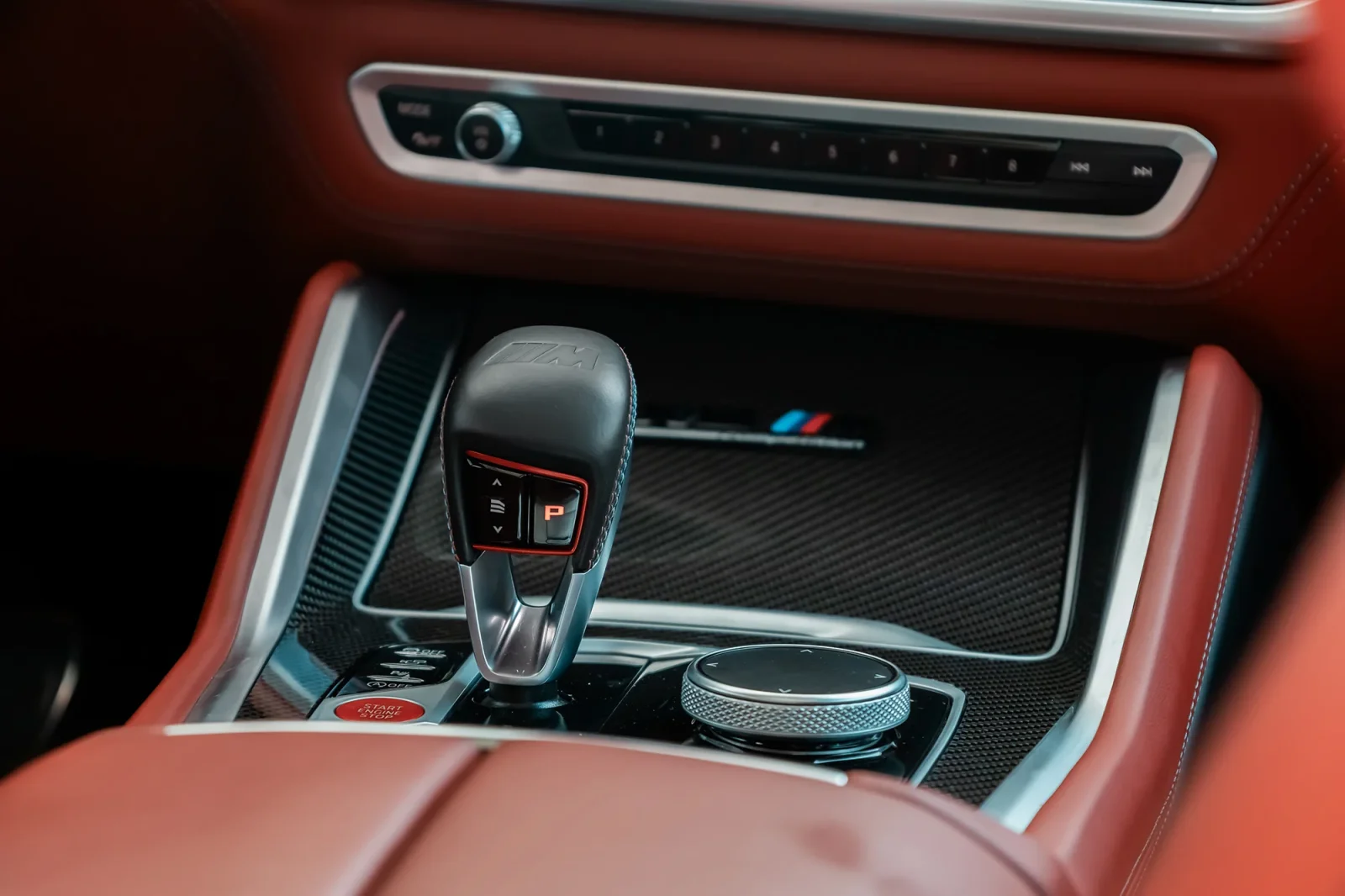 Kiralık BMW X5 M Competition Mavi 2023 içinde Abu Dhabi - 9 