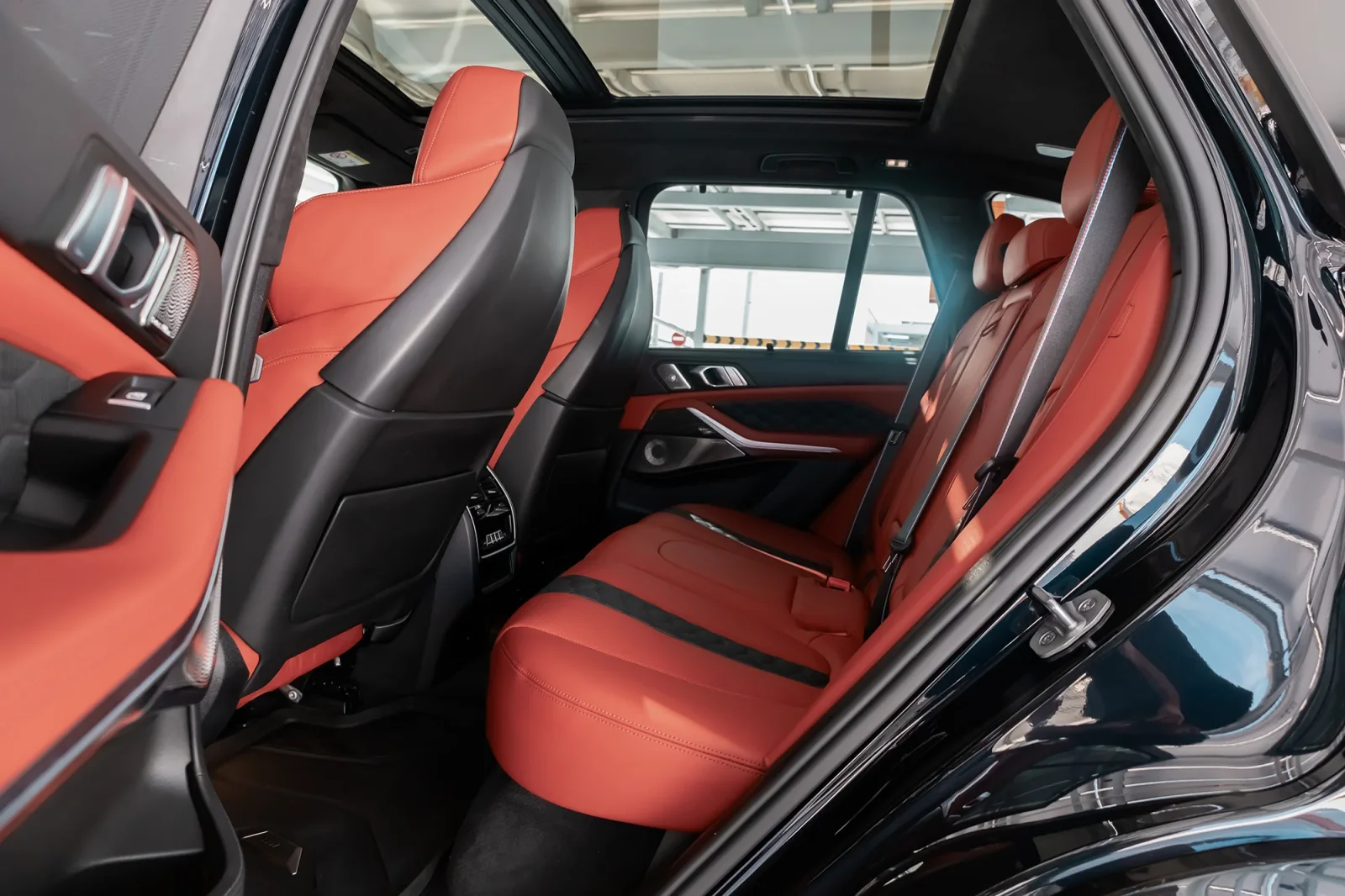 Kiralık BMW X5 M Competition Mavi 2023 içinde Abu Dhabi - 8 