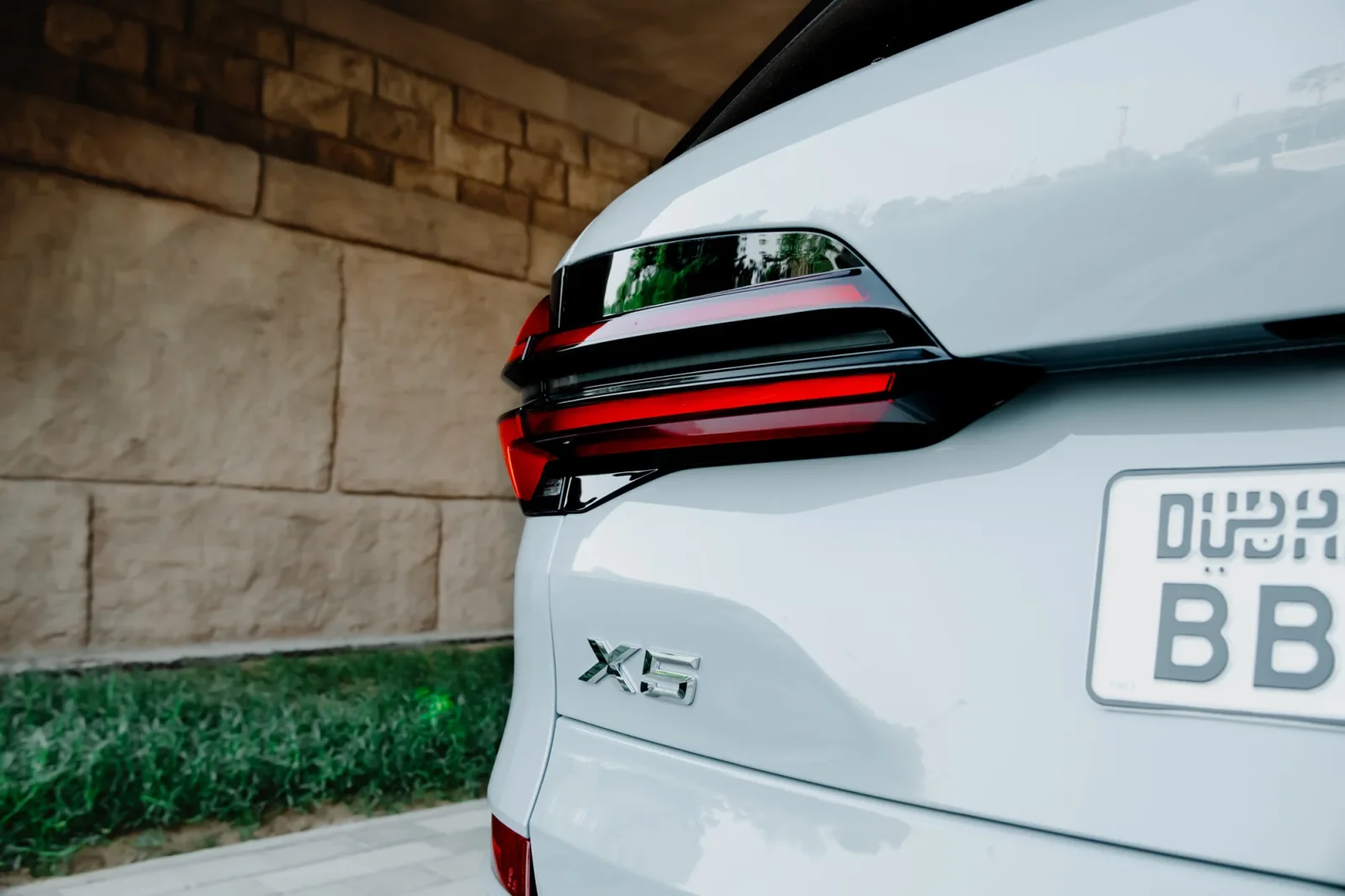 Affitto BMW X5  Grigio 2025 in Abu Dhabi - 5 