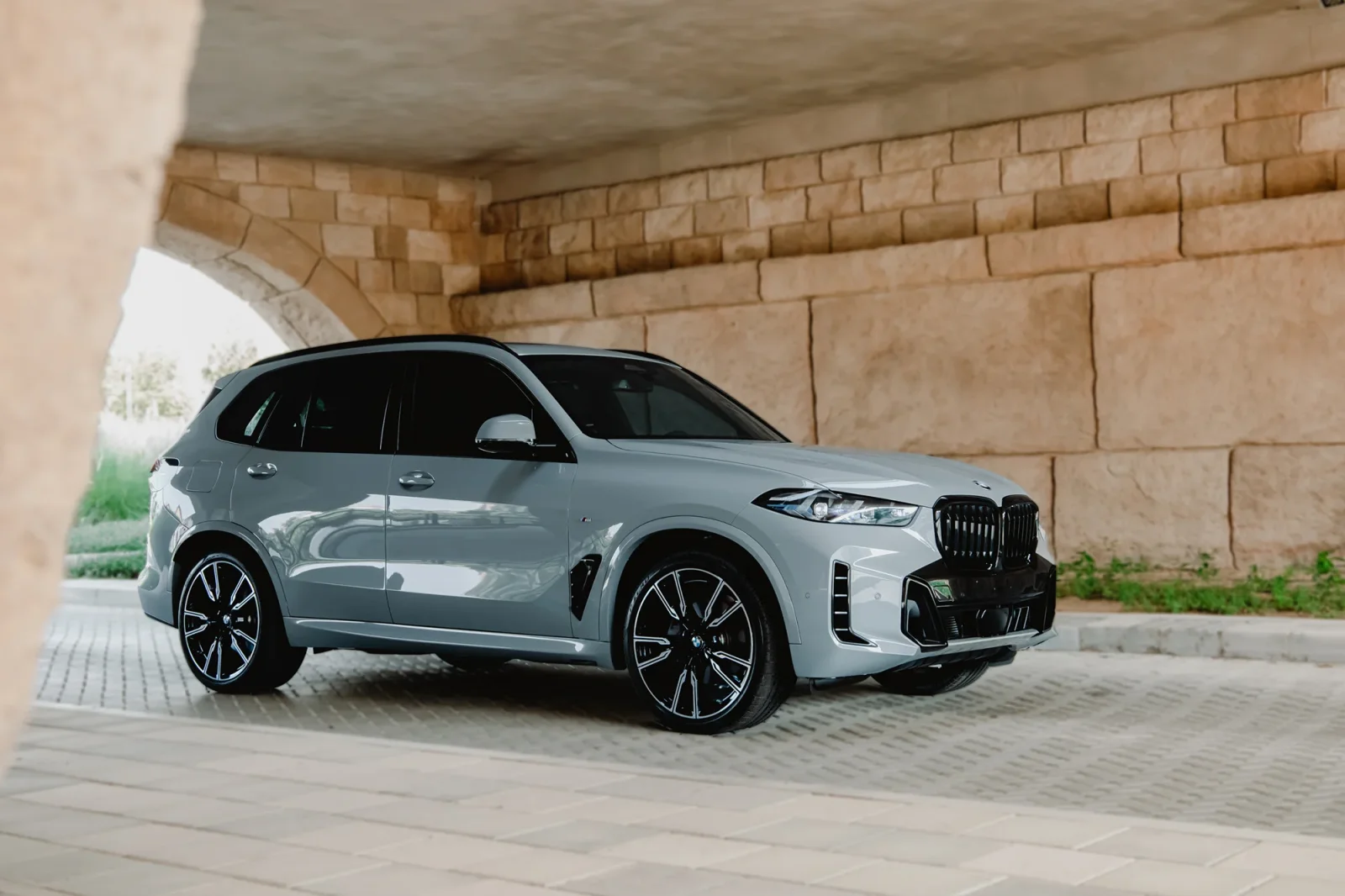 Affitto BMW X5  Grigio 2025 in Abu Dhabi - 2 