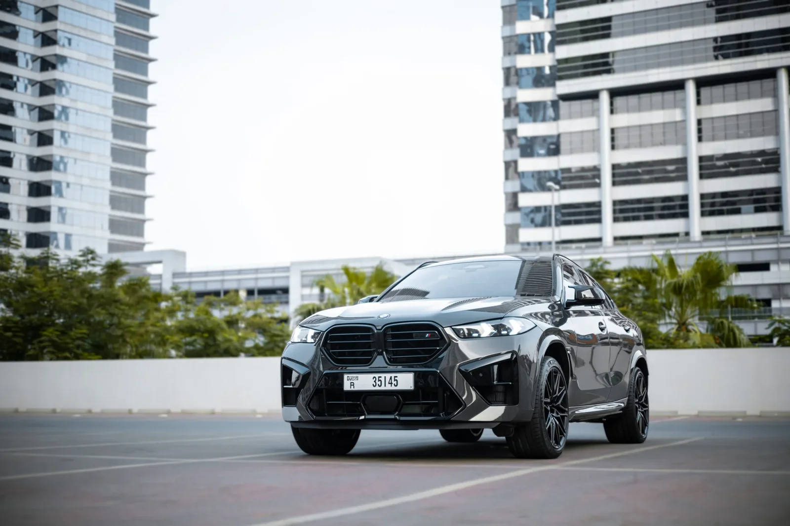 Kiralık BMW X6M Competition Gri 2024 içinde Abu Dhabi - 14 