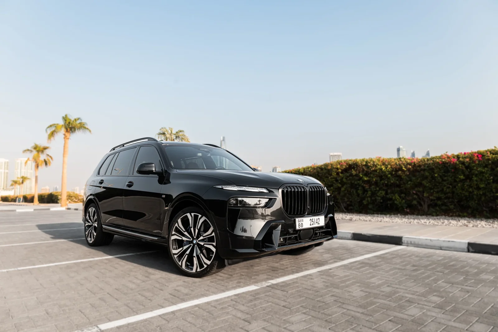 Miete BMW X7  Schwarz 2024 in der Abu Dhabi - 3 