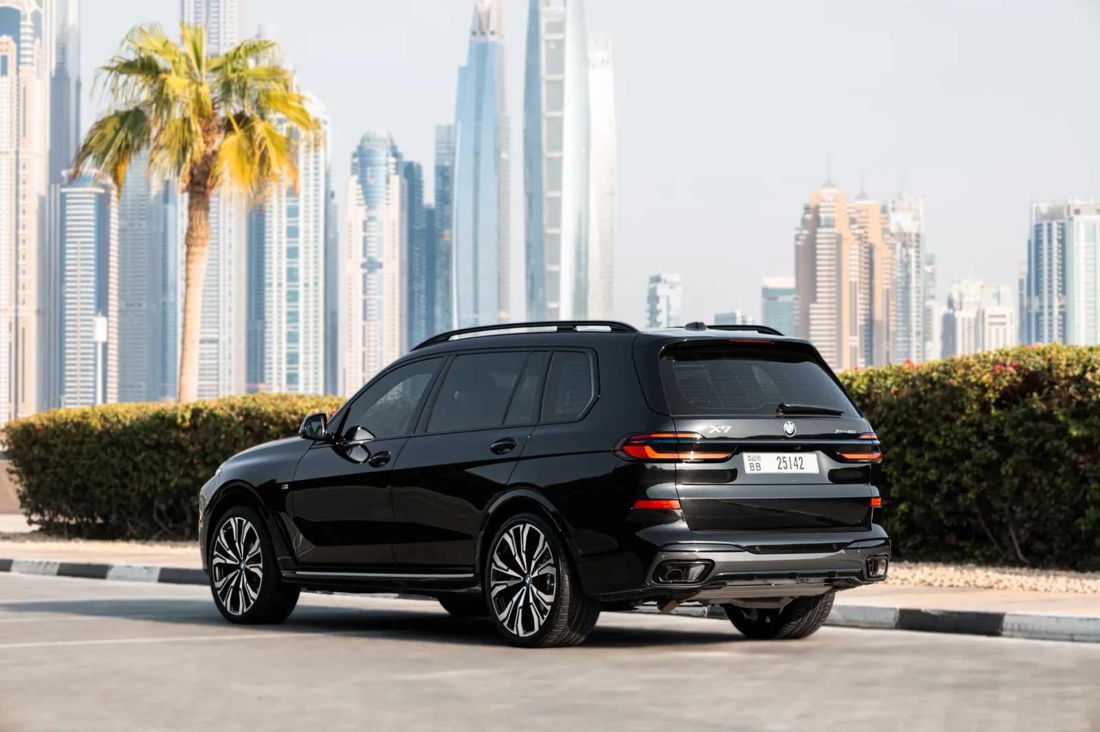 Miete BMW X7  Schwarz 2024 in der Abu Dhabi - 7 