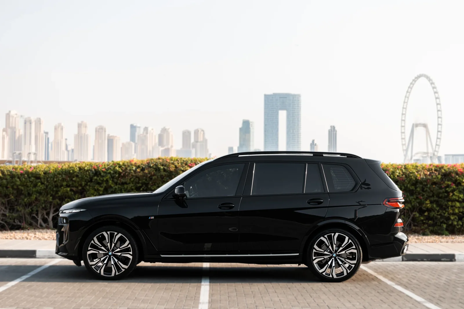 Miete BMW X7  Schwarz 2024 in der Abu Dhabi - 4 