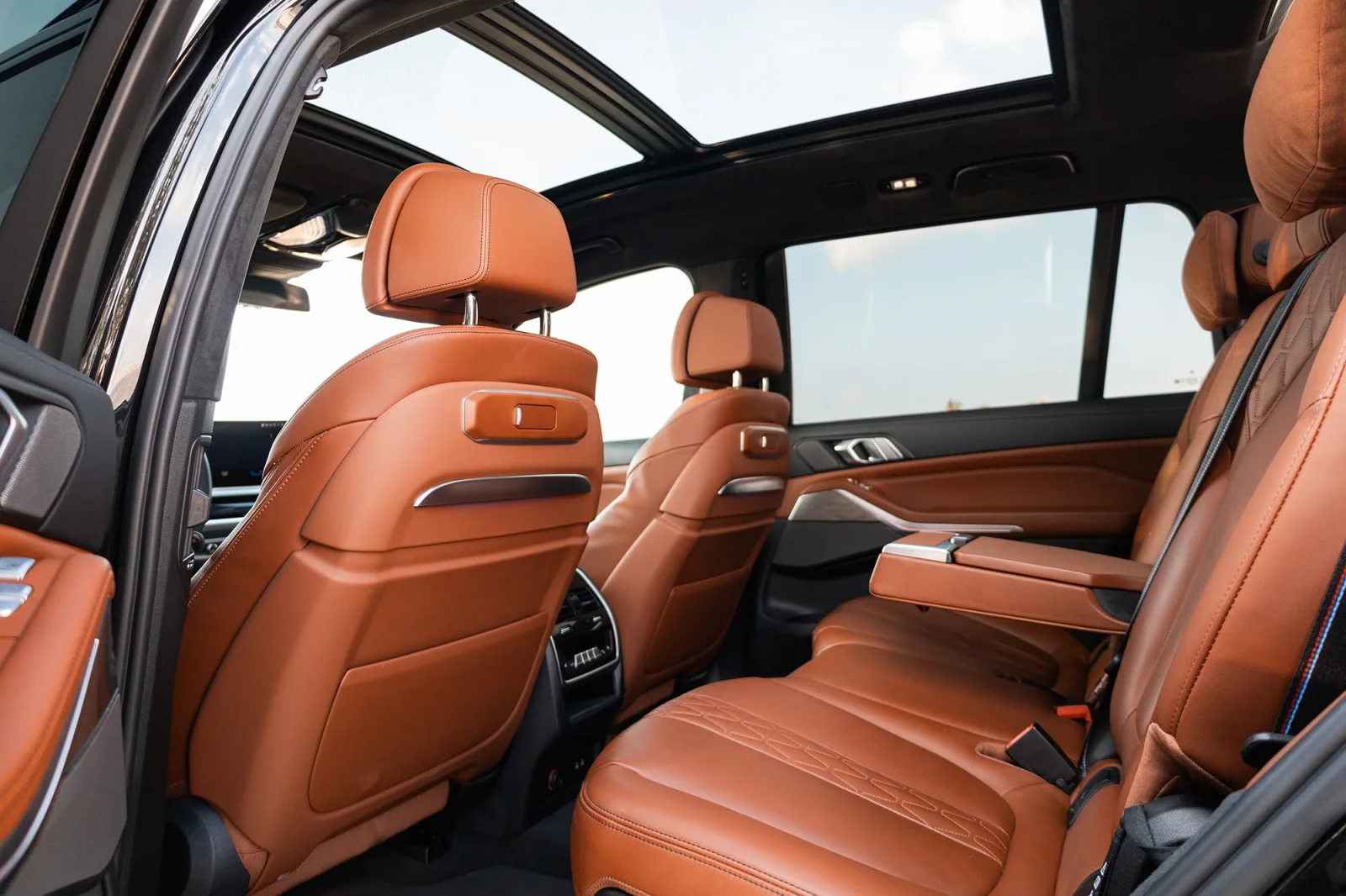 Affitto BMW X7 New Gen Nero 2023 in Abu Dhabi - 8 