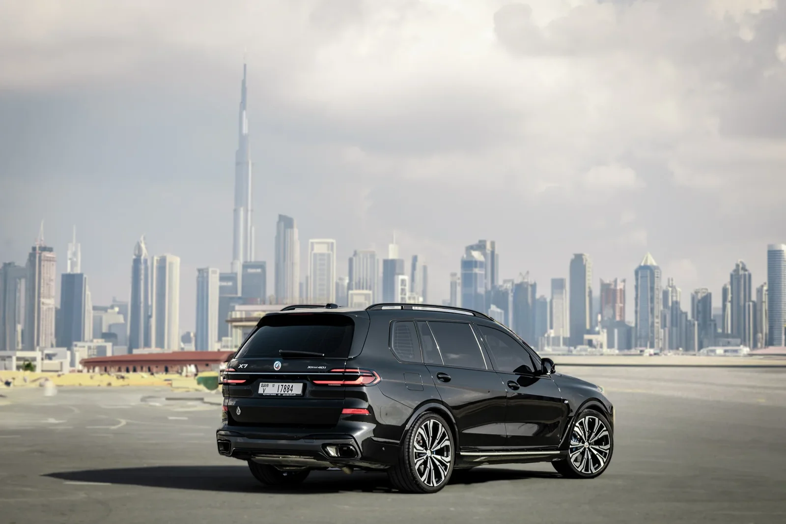 Affitto BMW X7 New Gen Nero 2023 in Abu Dhabi - 10 