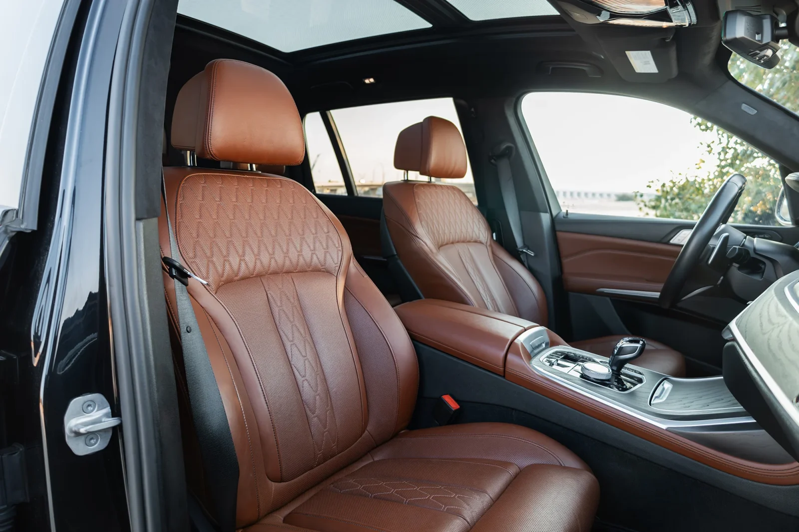 Loyer BMW X7  Bleu 2022 en Abou Dabi - 4 