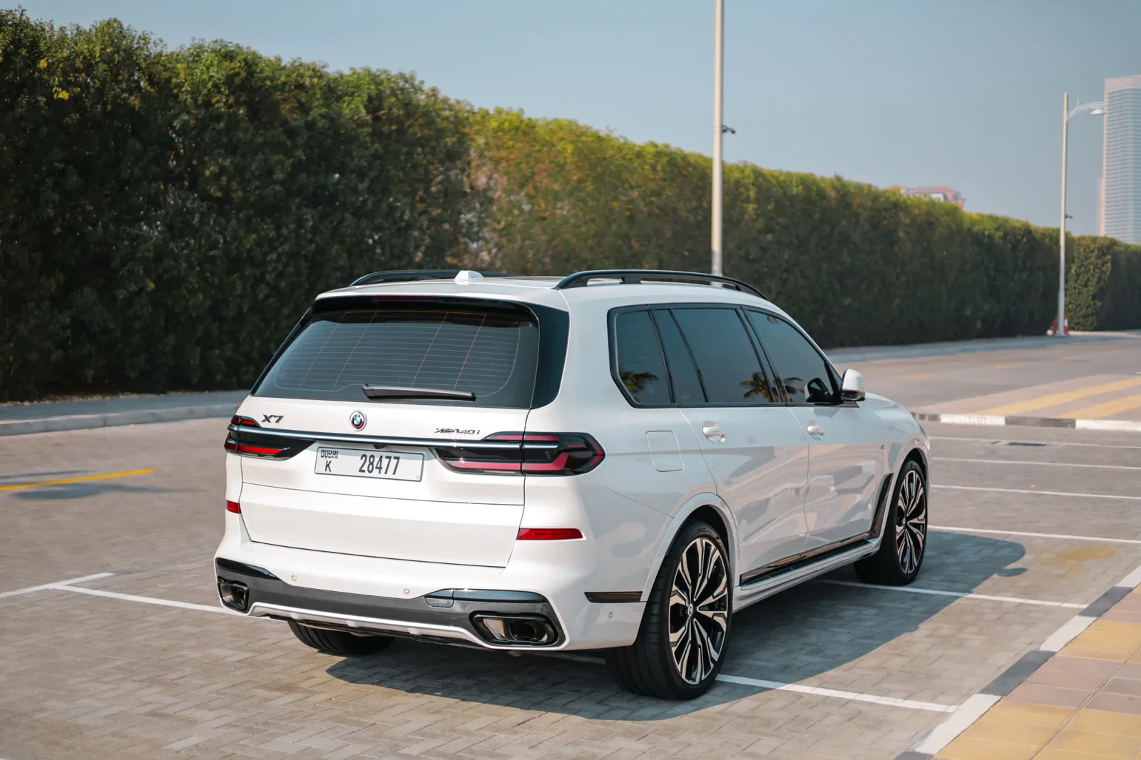 Kiralık BMW X7  Beyaz 2023 içinde Abu Dhabi - 13 