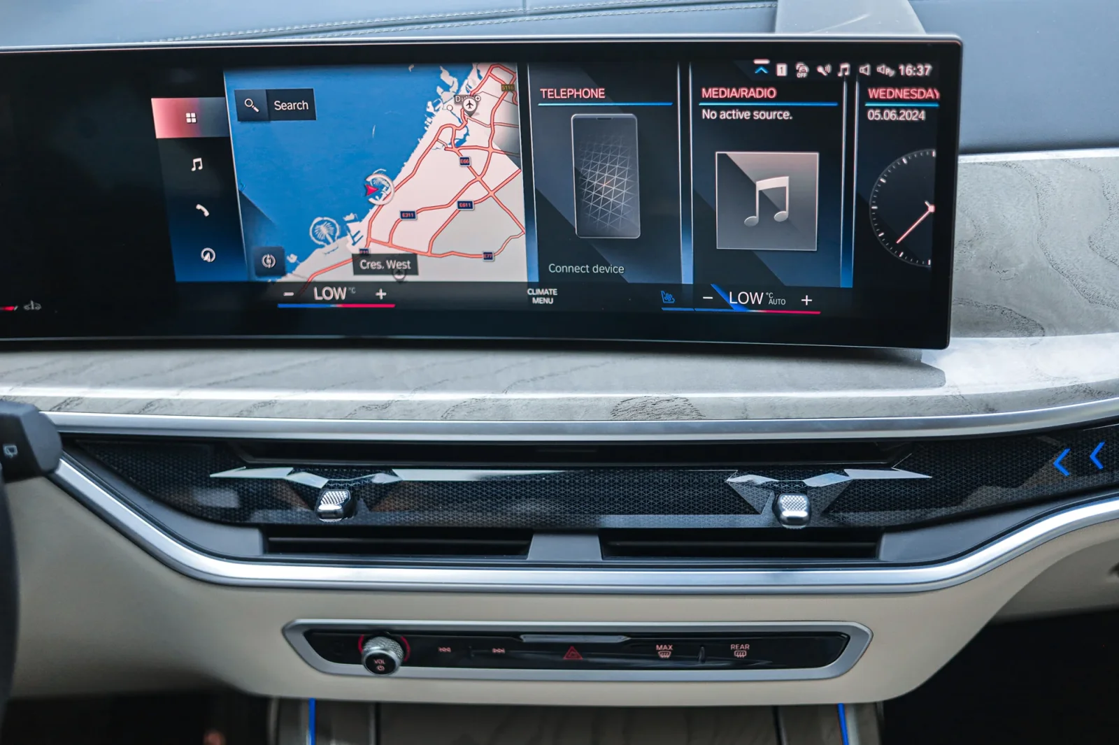 Kiralık BMW X7  Beyaz 2023 içinde Abu Dhabi - 9 