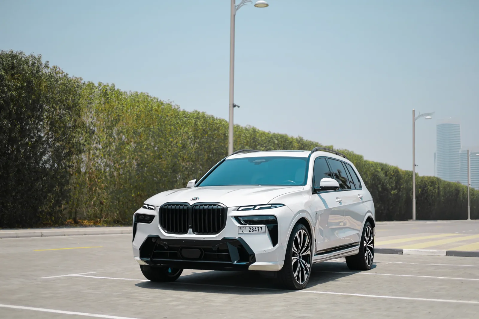 Kiralık BMW X7  Beyaz 2023 içinde Abu Dhabi - 11 