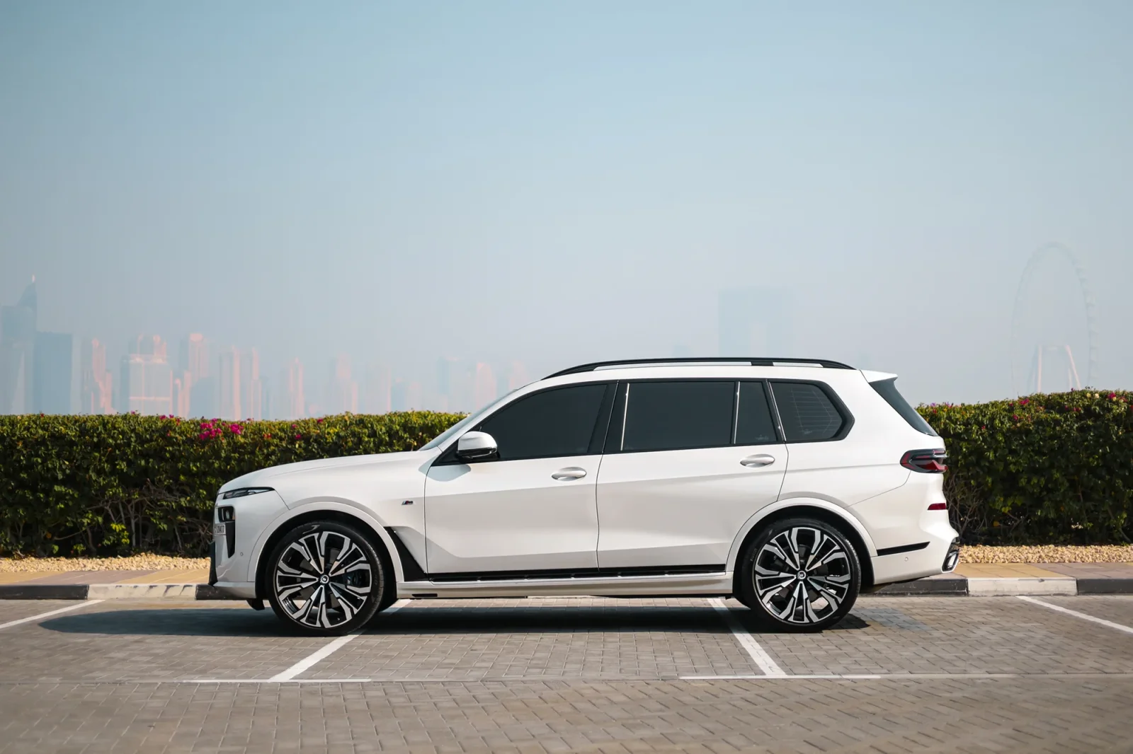 Kiralık BMW X7  Beyaz 2023 içinde Abu Dhabi - 18 
