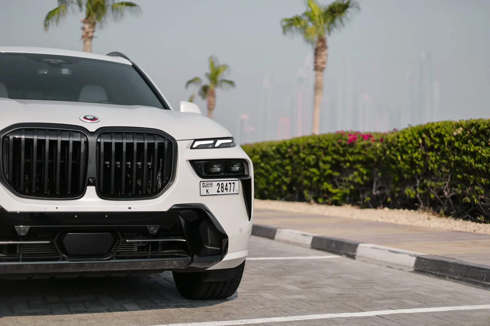 Kiralık BMW X7  Beyaz 2023 içinde Abu Dhabi - 15 