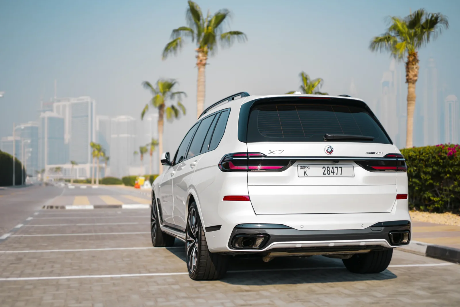 Kiralık BMW X7  Beyaz 2023 içinde Abu Dhabi - 17 