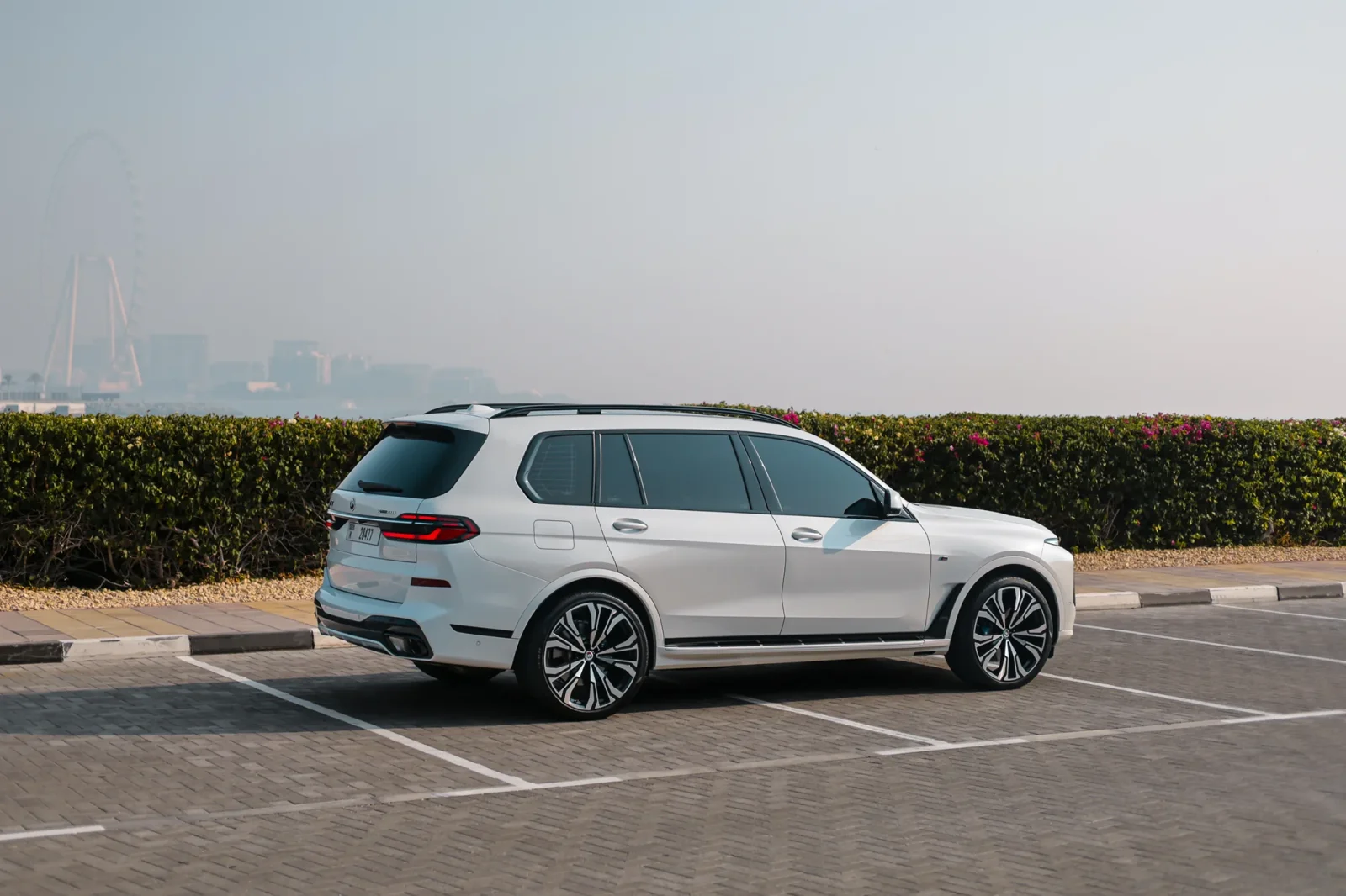 Kiralık BMW X7  Beyaz 2023 içinde Abu Dhabi - 16 