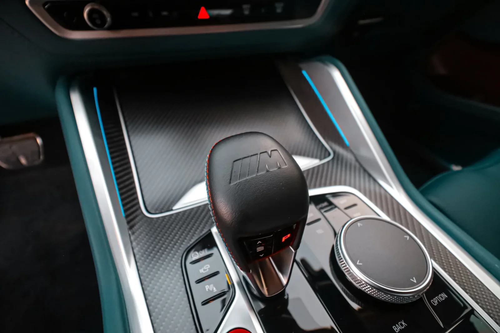 Alquiler BMW XM  Azul 2023 en Abu Dabi - 9 