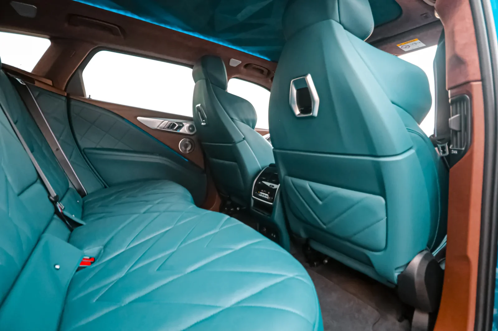 Alquiler BMW XM  Azul 2023 en Abu Dabi - 4 