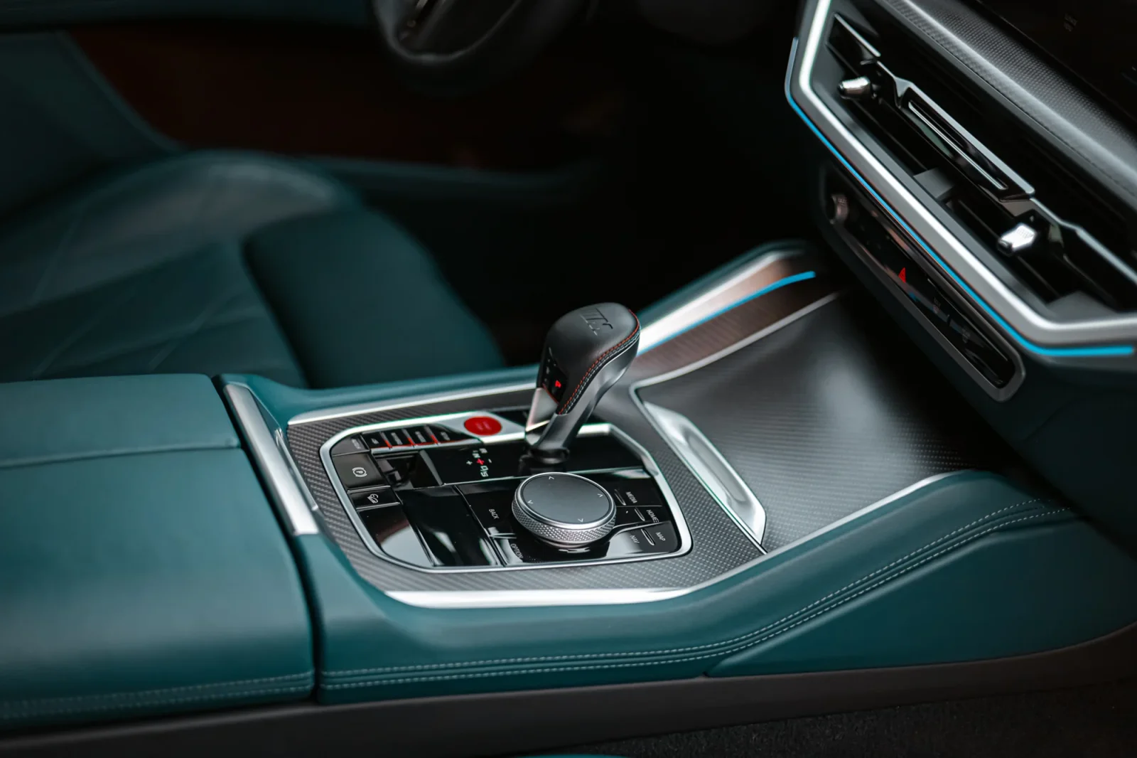 Alquiler BMW XM  Azul 2023 en Abu Dabi - 12 