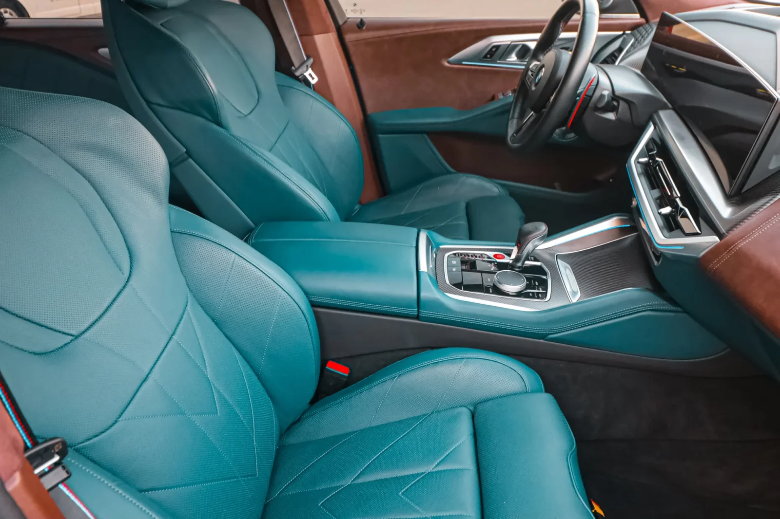 Alquiler BMW XM  Azul 2023 en Abu Dabi - 7 