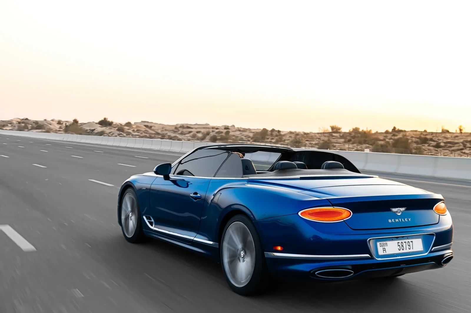 Affitto Bentley Continental  Blu 2022 in Abu Dhabi - 12 