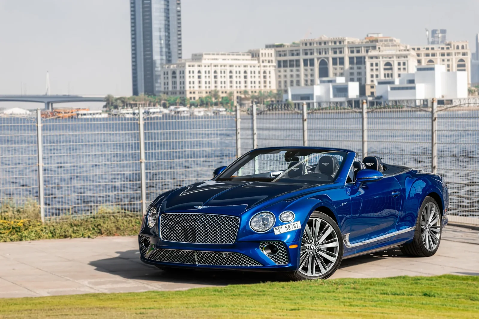 Affitto Bentley Continental  Blu 2022 in Abu Dhabi - 3 