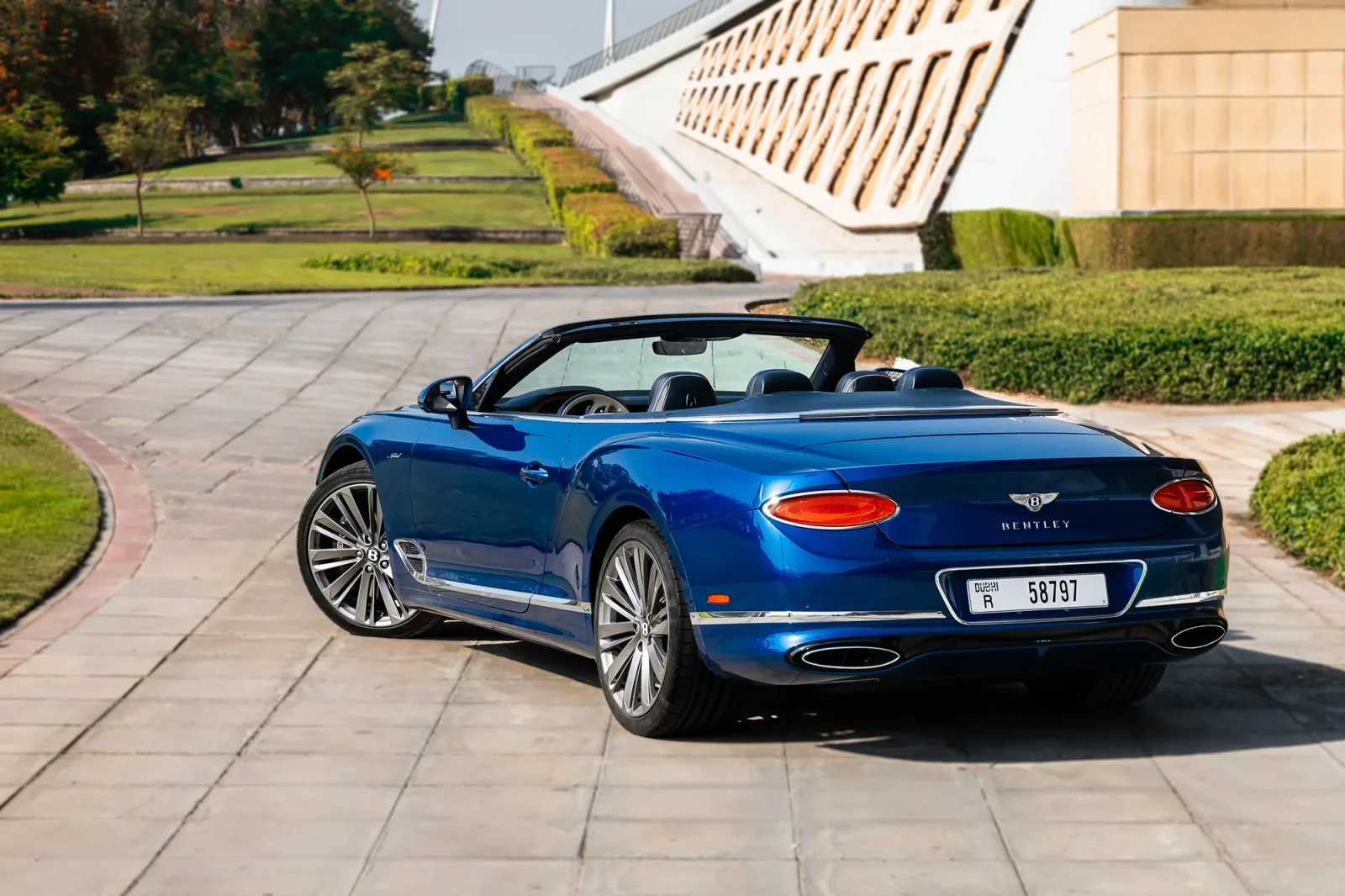 Affitto Bentley Continental  Blu 2022 in Abu Dhabi - 13 