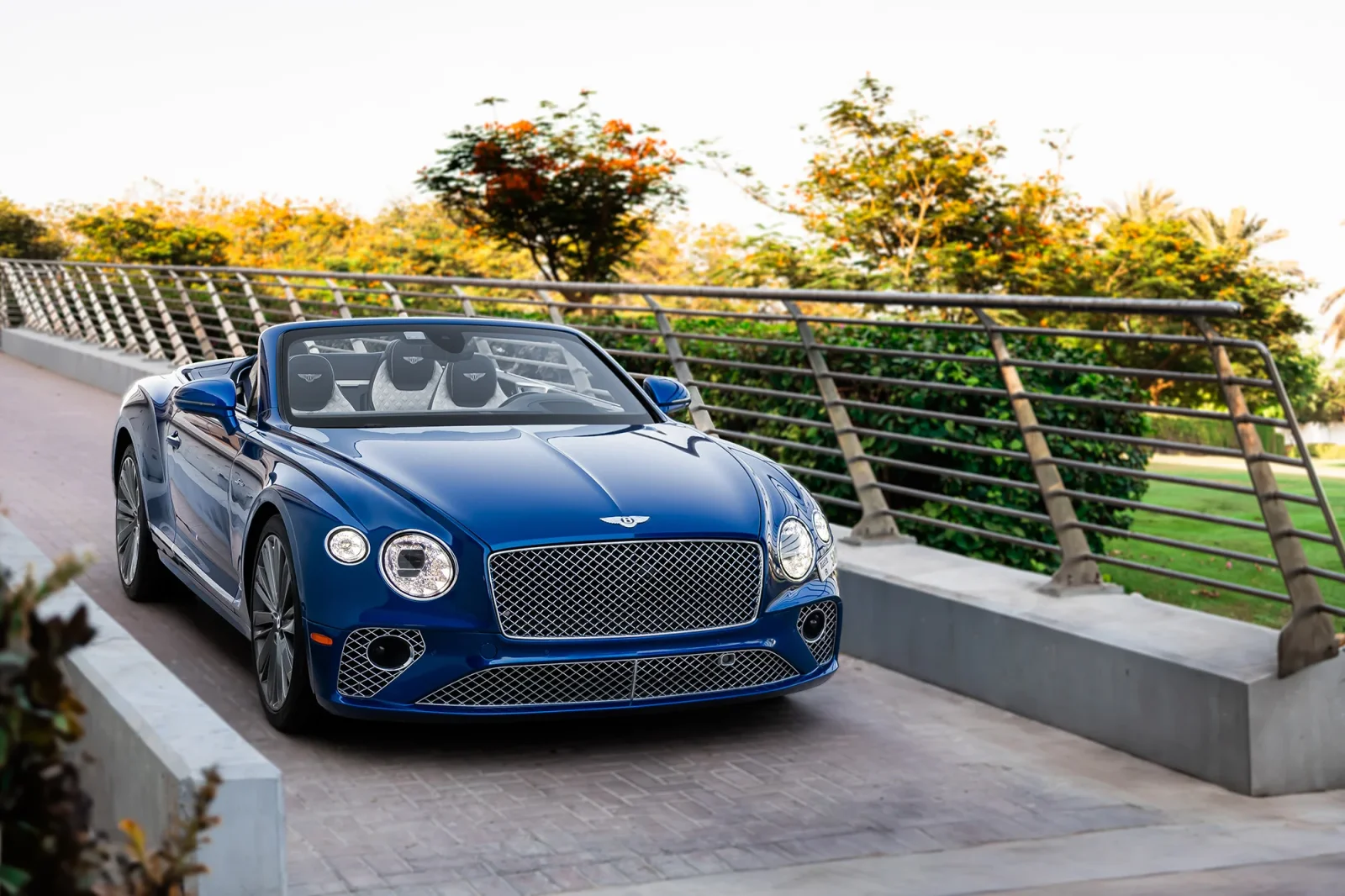 Affitto Bentley Continental  Blu 2022 in Abu Dhabi - 2 
