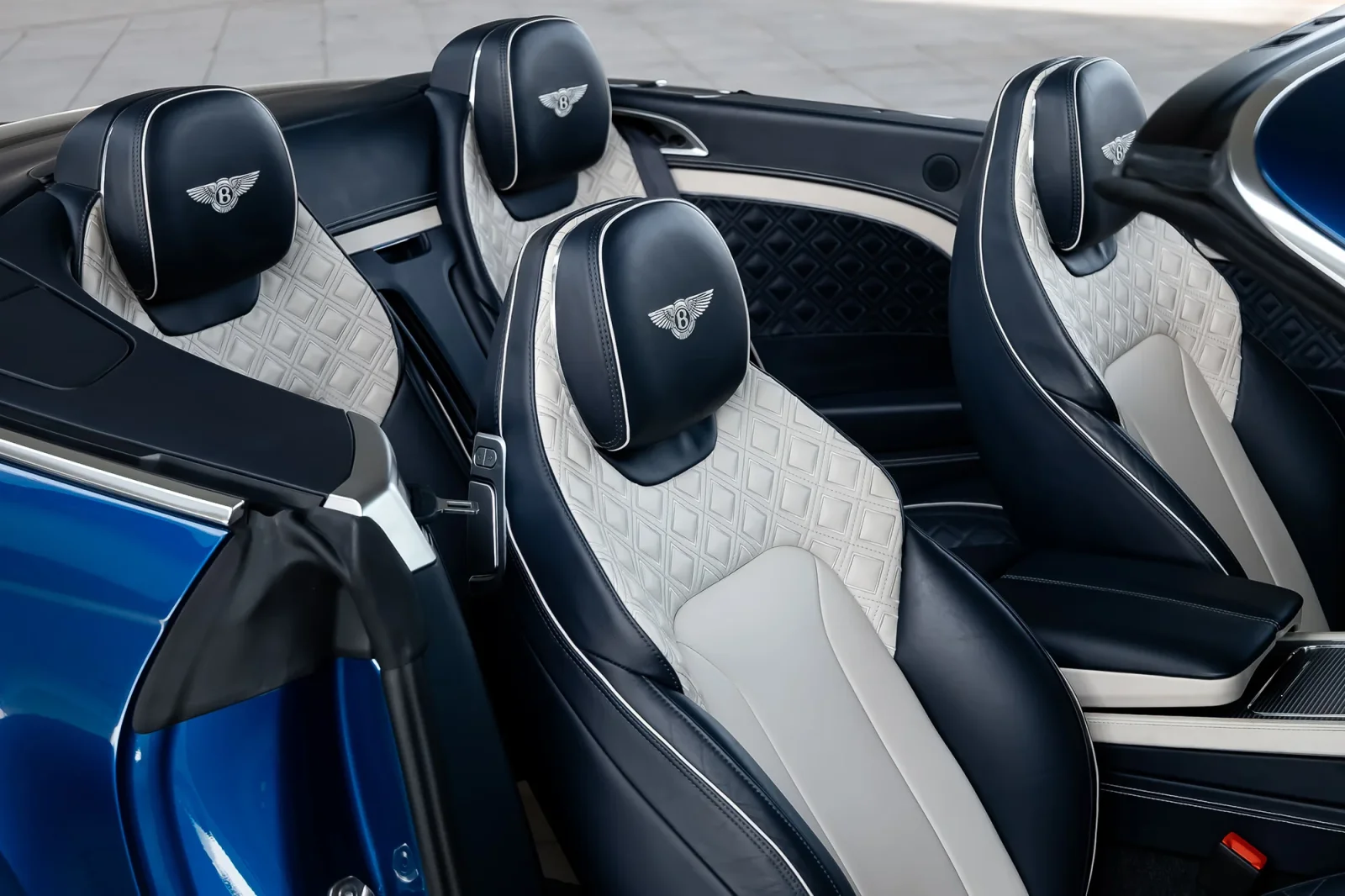 Affitto Bentley Continental  Blu 2022 in Abu Dhabi - 8 