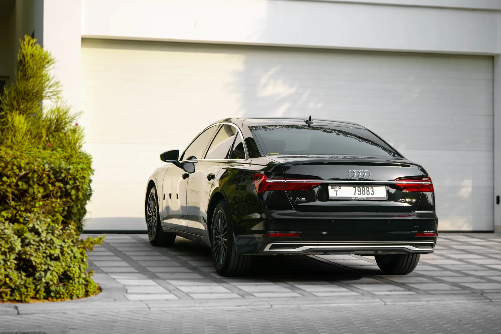 Kiralık Audi A6  Siyah 2024 içinde Abu Dhabi - 12 