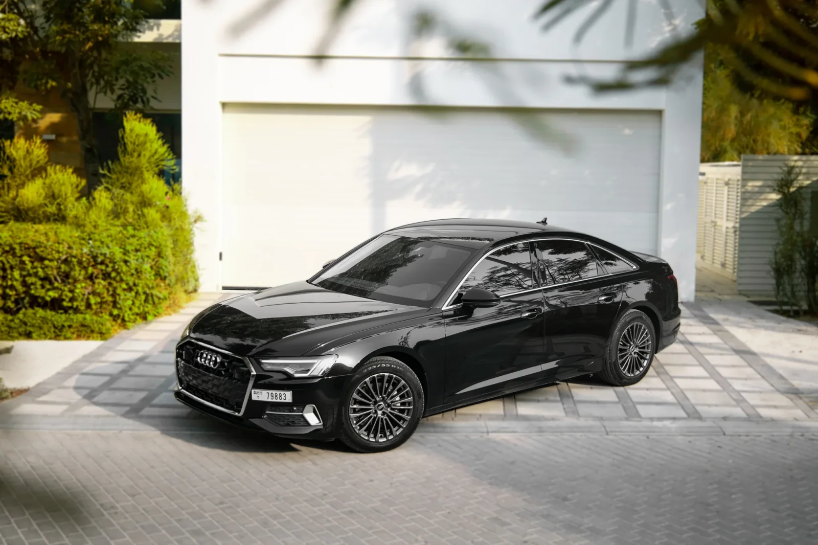 Kiralık Audi A6  Siyah 2024 içinde Abu Dhabi - 9 