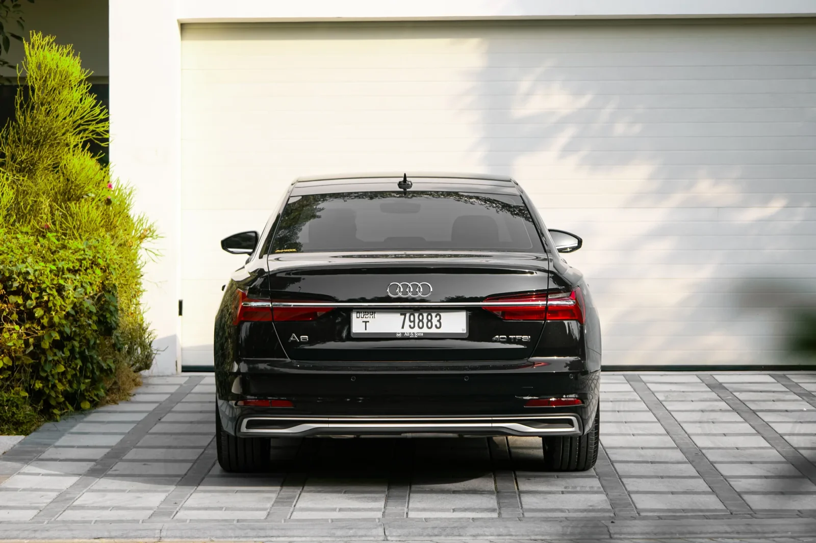 Kiralık Audi A6  Siyah 2024 içinde Abu Dhabi - 15 