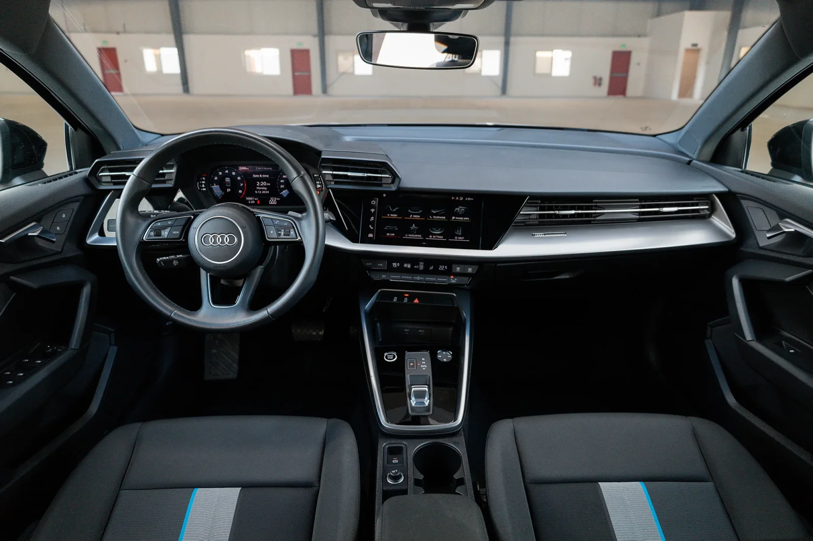 Huren Audi A3  Zwart 2023 in Abu Dhabi - 4 