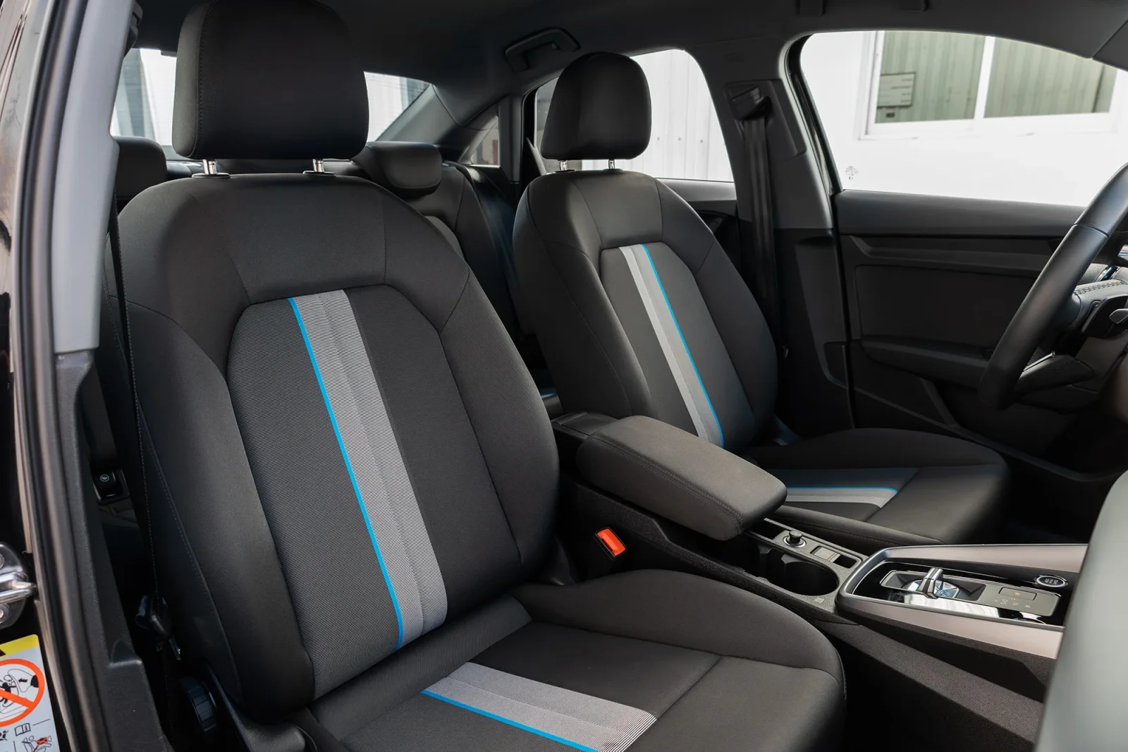 Huren Audi A3  Zwart 2023 in Abu Dhabi - 7 