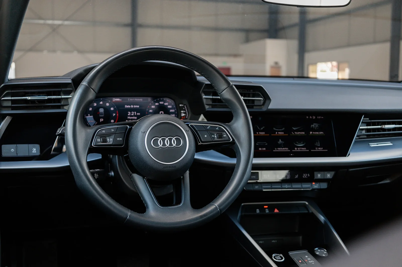 Huren Audi A3  Zwart 2023 in Abu Dhabi - 5 