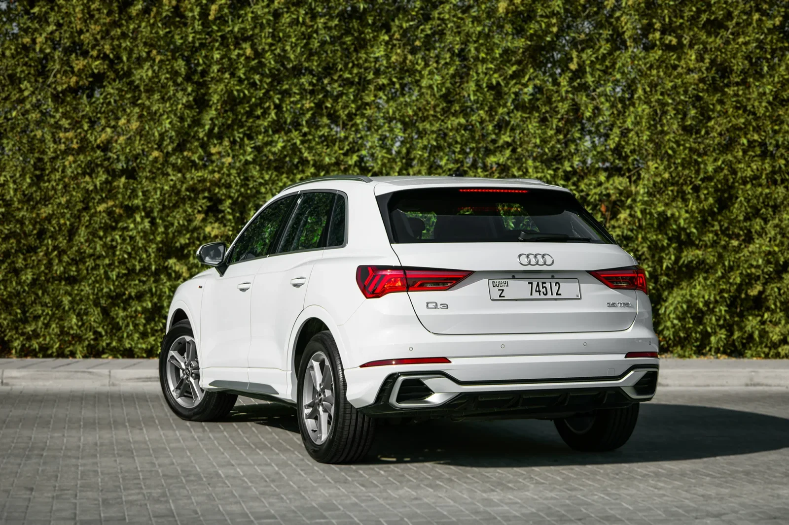 Kiralık Audi Q3  Beyaz 2024 içinde Abu Dhabi - 11 