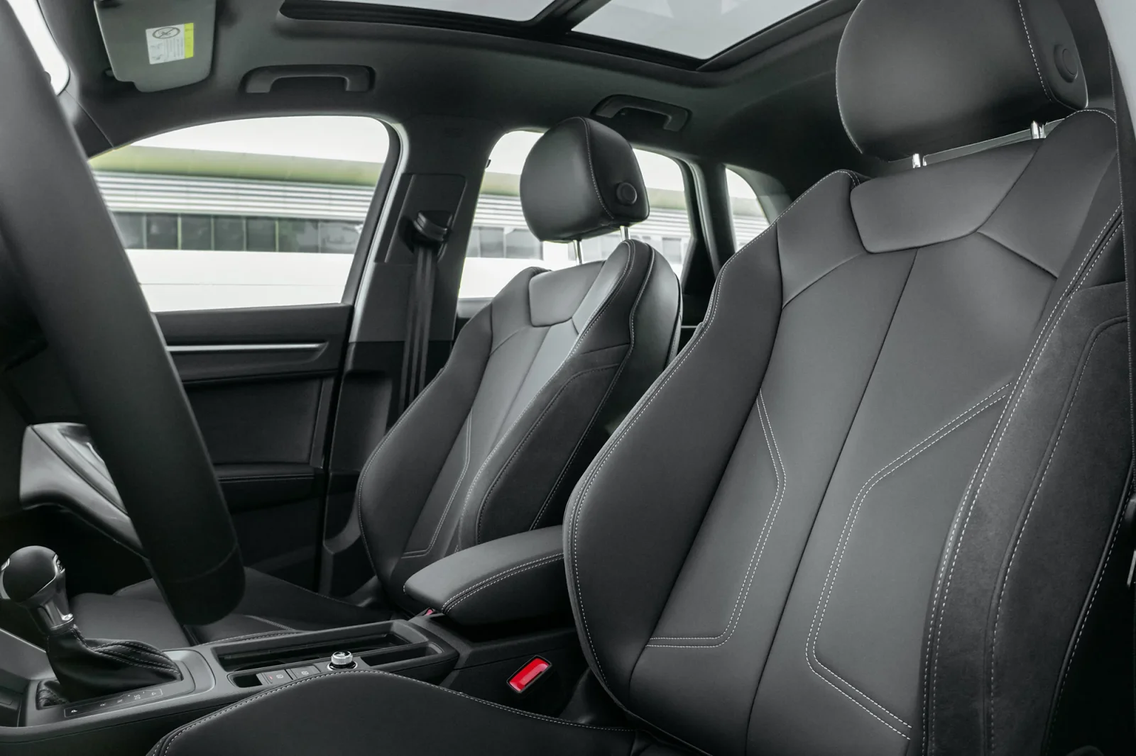 Kiralık Audi Q3  Beyaz 2024 içinde Abu Dhabi - 9 